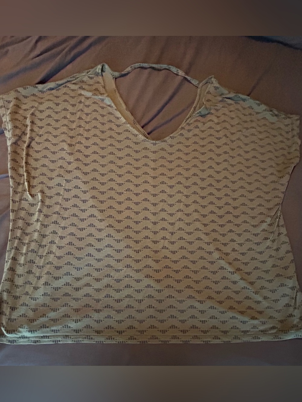 Old Navy Green Wavy-Print V-Neck Short Sleeve Top